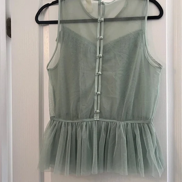 H&M Green Ruffled Women's Top - Picture 2 of 3